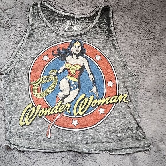 Trunk Ltd Tops - NWOT Wonder Woman Tank Size Medium